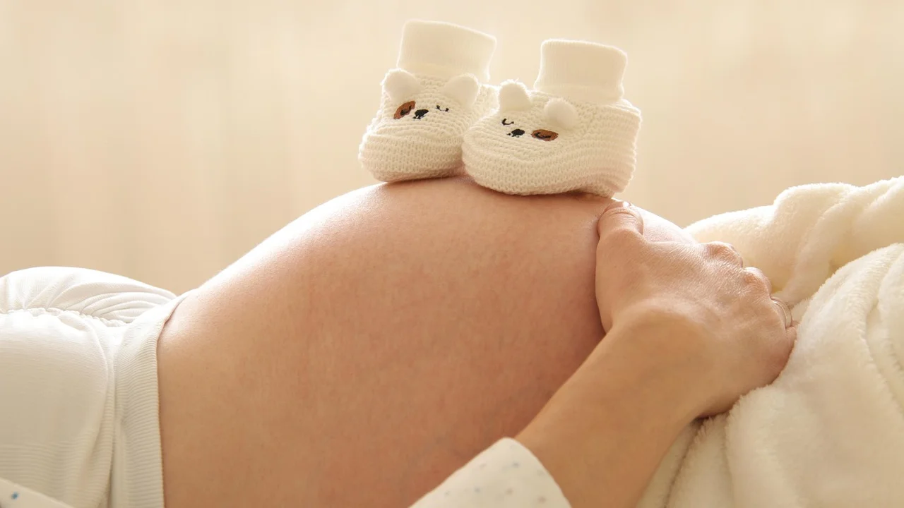 Ultrassonografia auxilia na avaliação do desenvolvimento fetal.
