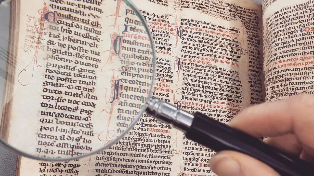 Manuscrito antigo com texto em língua inglesa