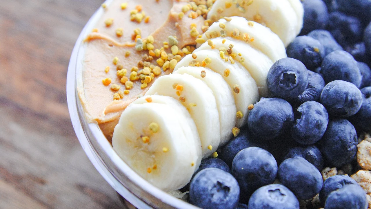 Frutos de açaí em cachos antes do processamento
