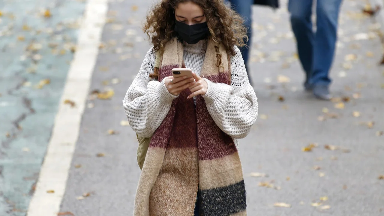 Tela de celular com acesso seguro a serviços digitais