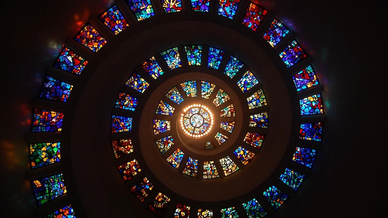 Ambiente escolar com atividade voltada à diversidade cultural e religiosa