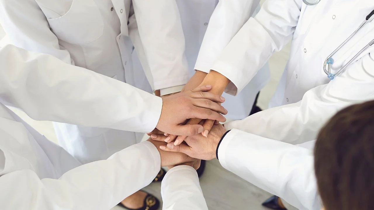 Recepção de clínica com atendimento ao público.