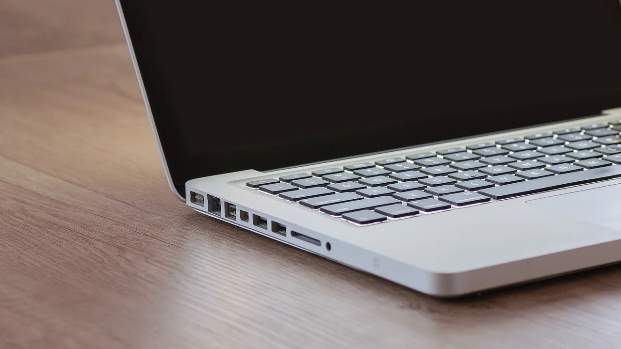 Touchpad de notebook usado para movimentar o cursor na tela.