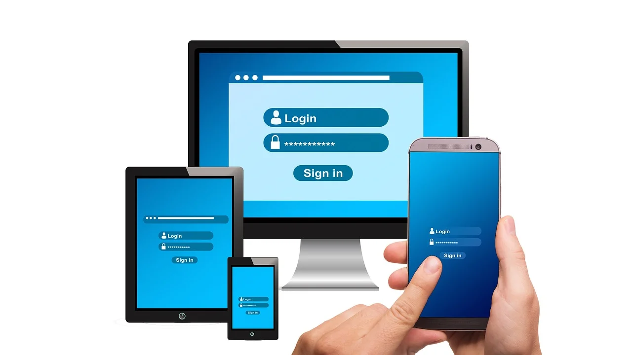 Notebook aberto em página de login com campos de segurança