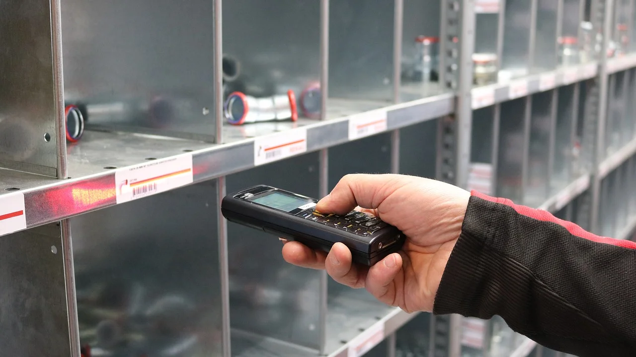 Código GTIN impresso abaixo das barras da embalagem.