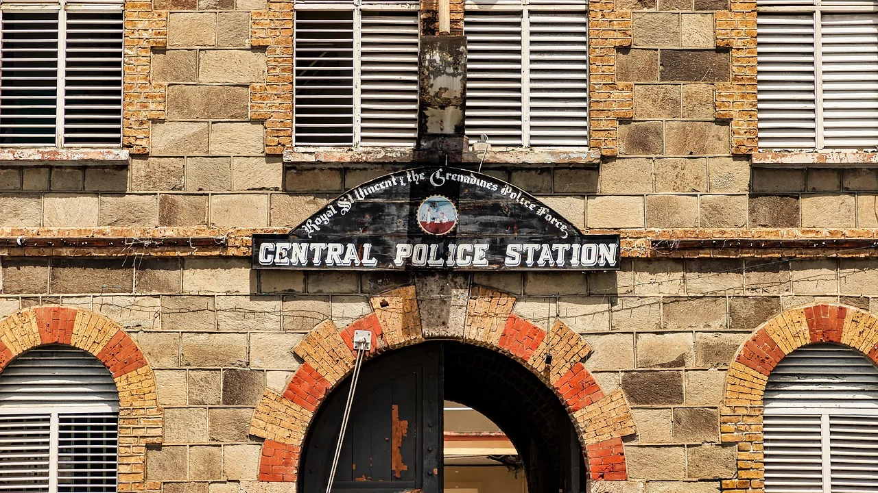 Fachada de unidade policial no Rio de Janeiro