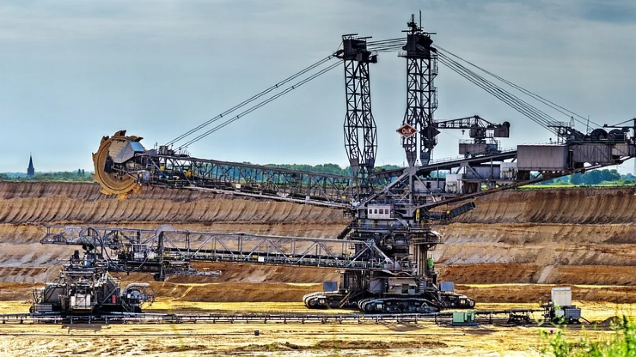 Curso d’água próximo a uma área de atividade mineral