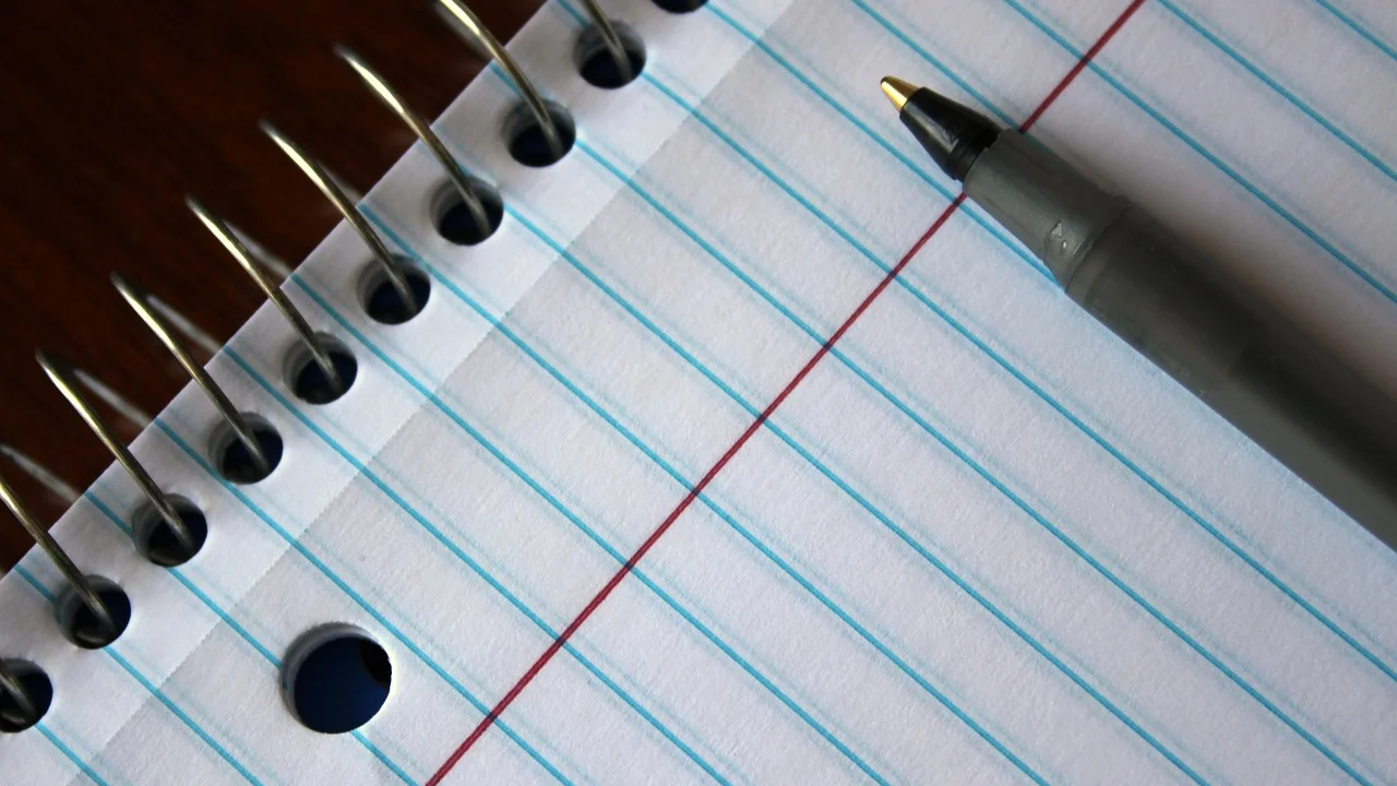 Arquivo escolar preserva registros importantes da vida acadêmica.