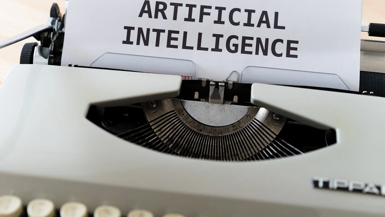 Caderno e notebook usados para planejar perguntas à inteligência artificial