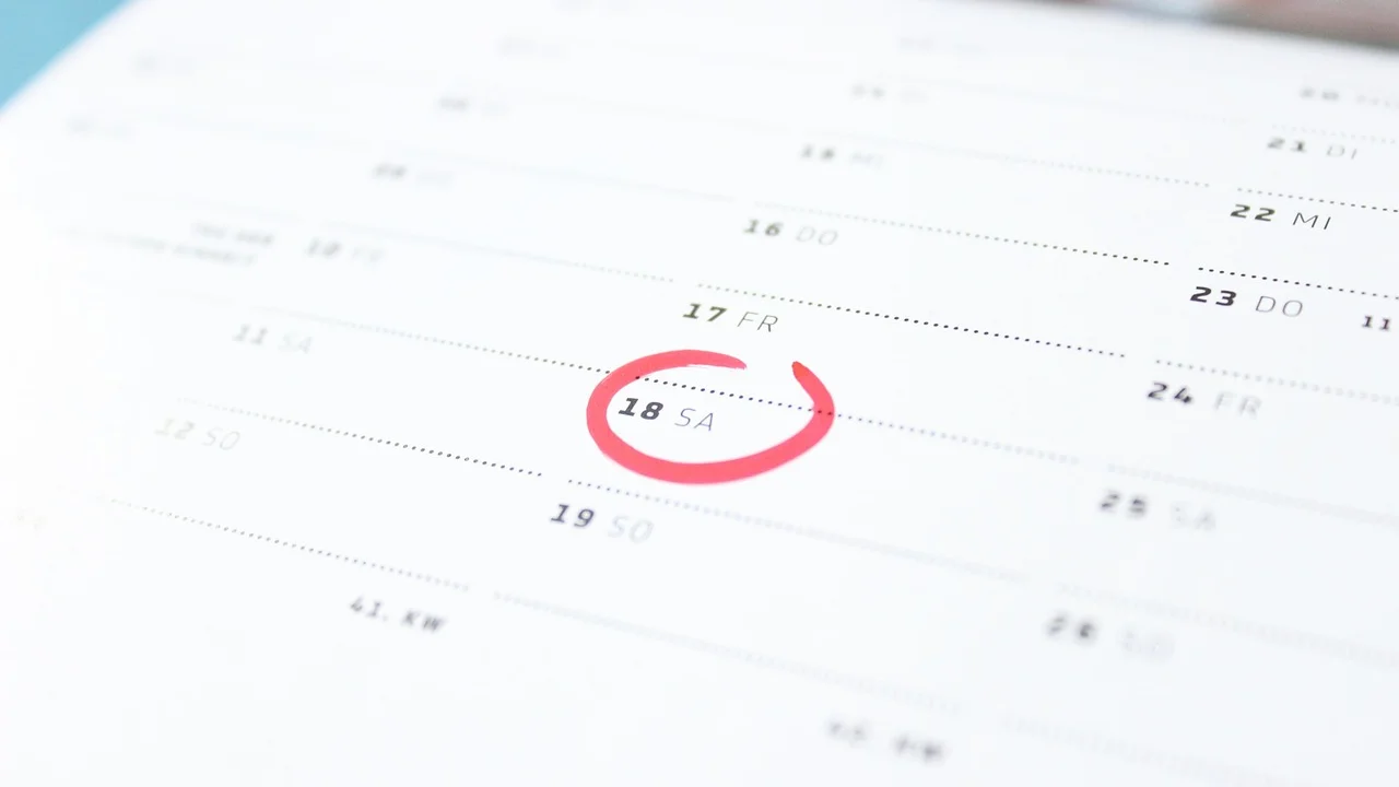 Calendário de mesa usado para conferir o próximo mês