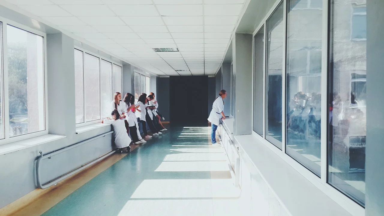 Orçamento médico detalhado ajuda a planejar o tratamento.