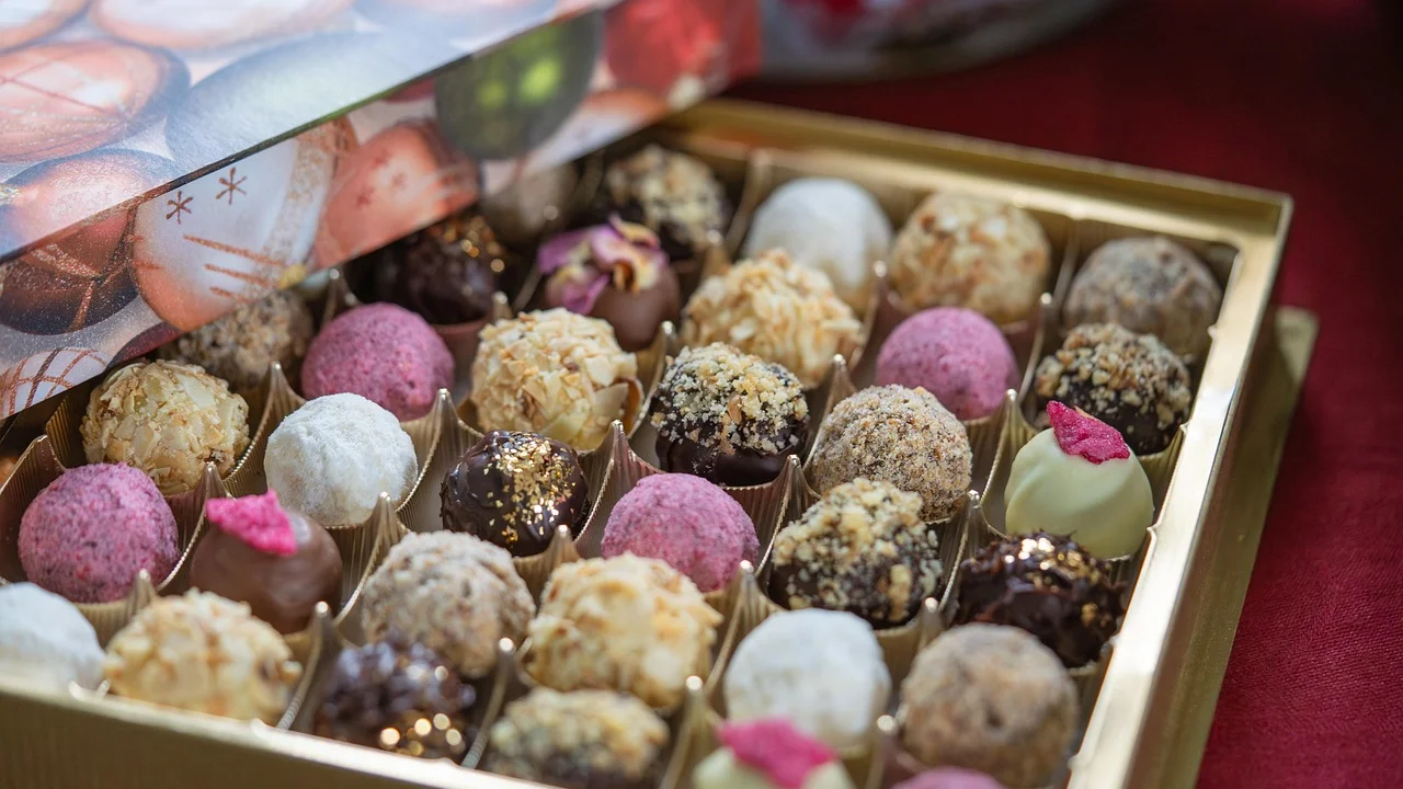 Caixa de chocolate com unidades embaladas individualmente