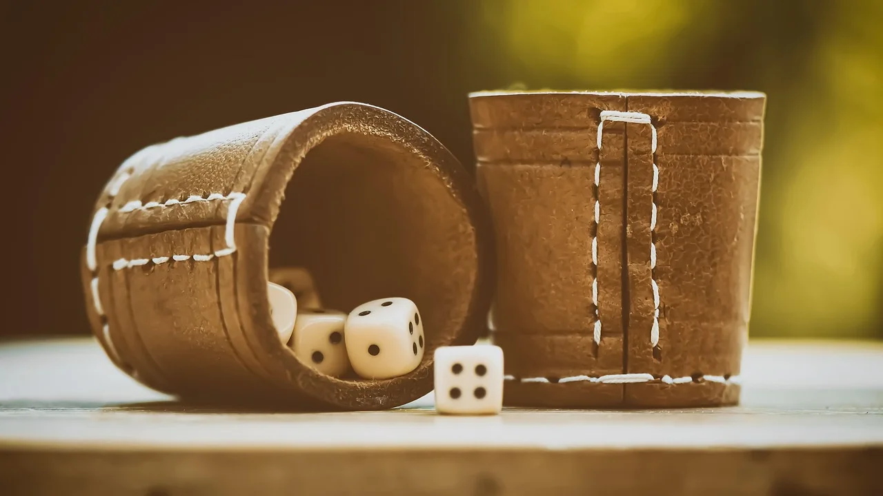 Participantes criam uma história coletiva durante uma partida.