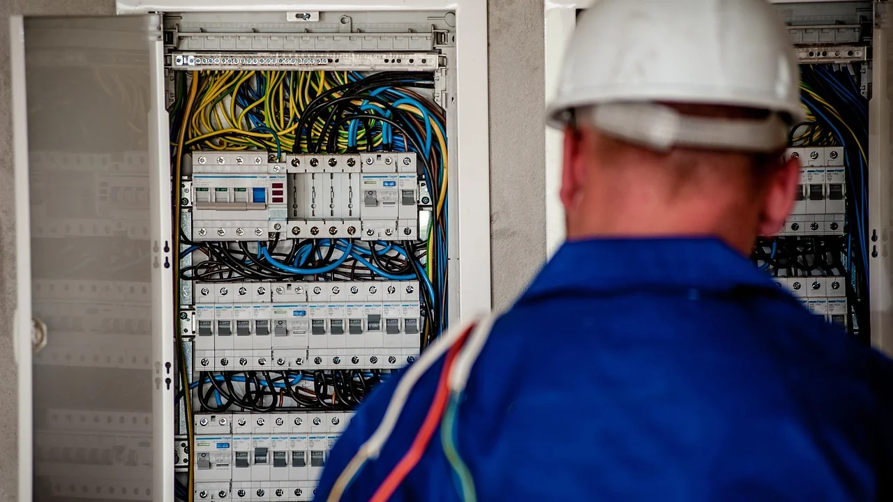 Disjuntor termomagnético instalado no painel elétrico