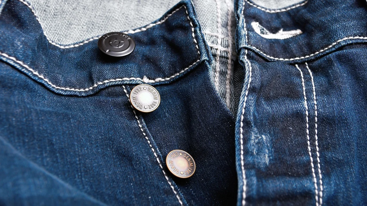 Comparação entre diferentes modelagens de calça masculina