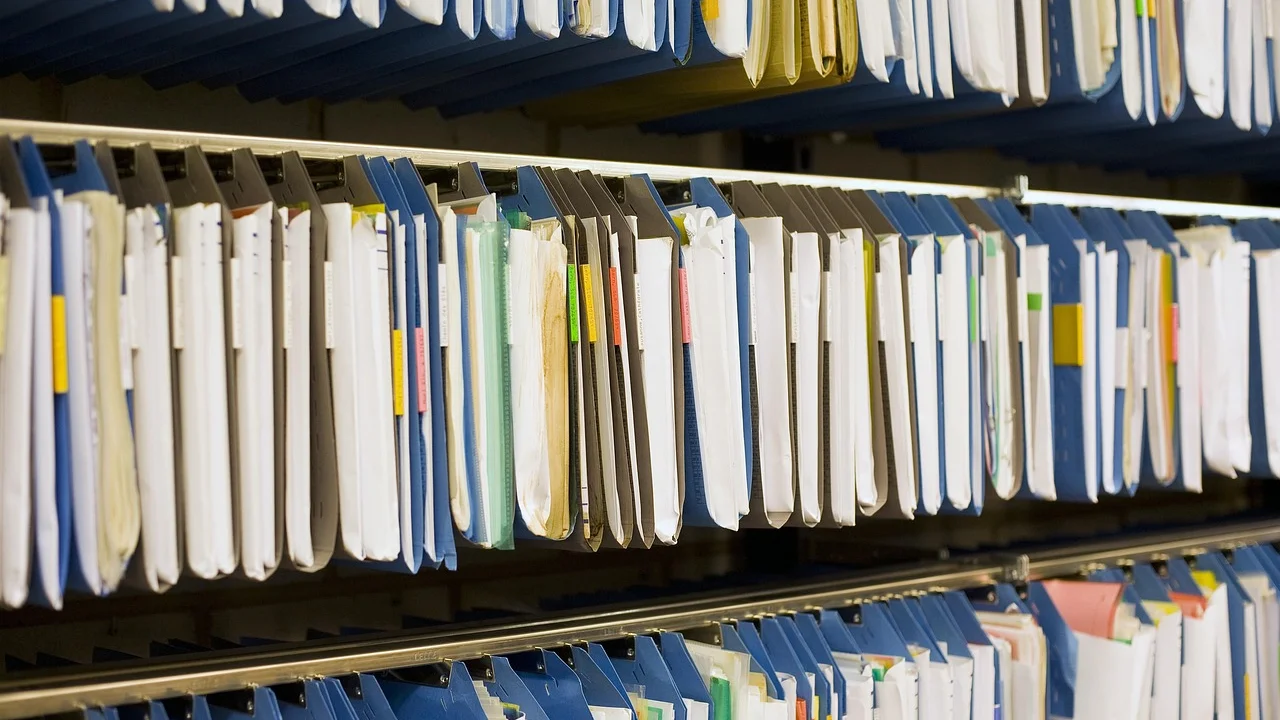 Descarte seguro de papéis com dados pessoais