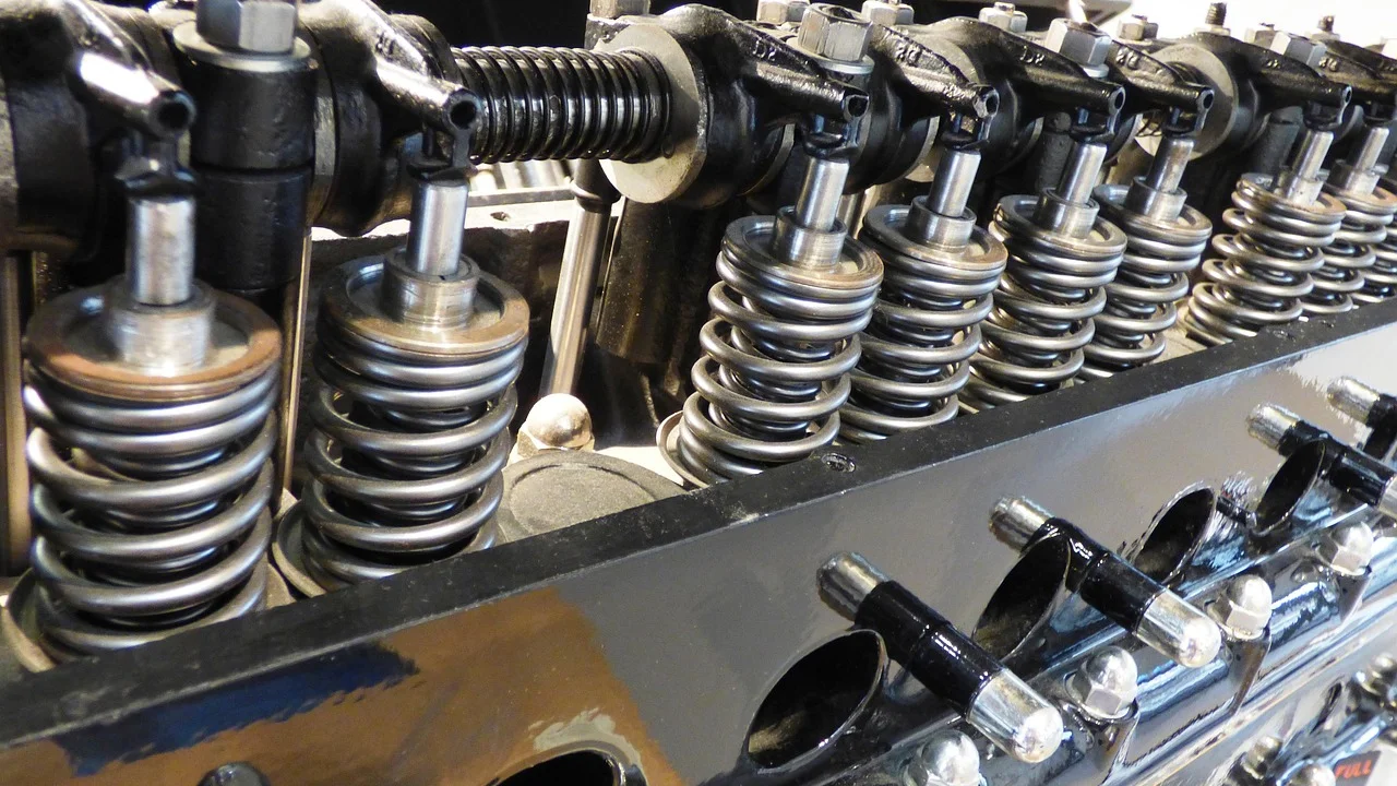 Cabeçote removido para inspeção e manutenção do motor