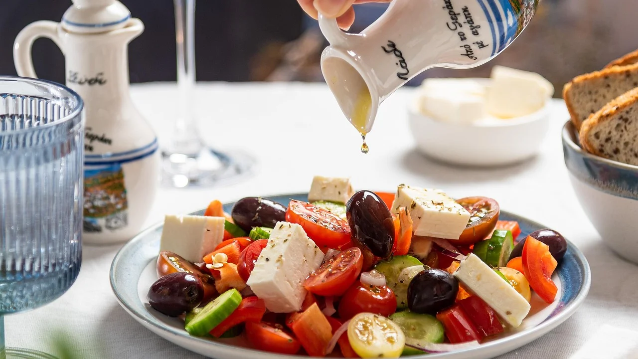 Leitura de rótulos ajuda a identificar ingredientes que podem causar desconforto.