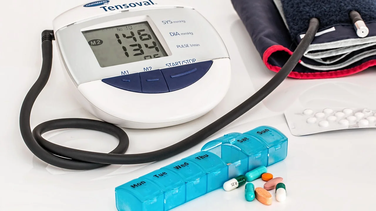 Alimentação equilibrada e atividade física apoiam a saúde cardiovascular.