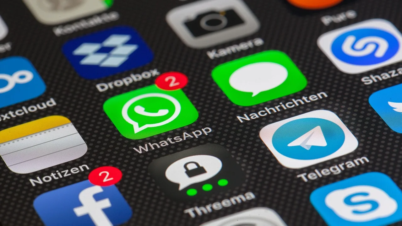 Atualização de aplicativo pela loja oficial do smartphone